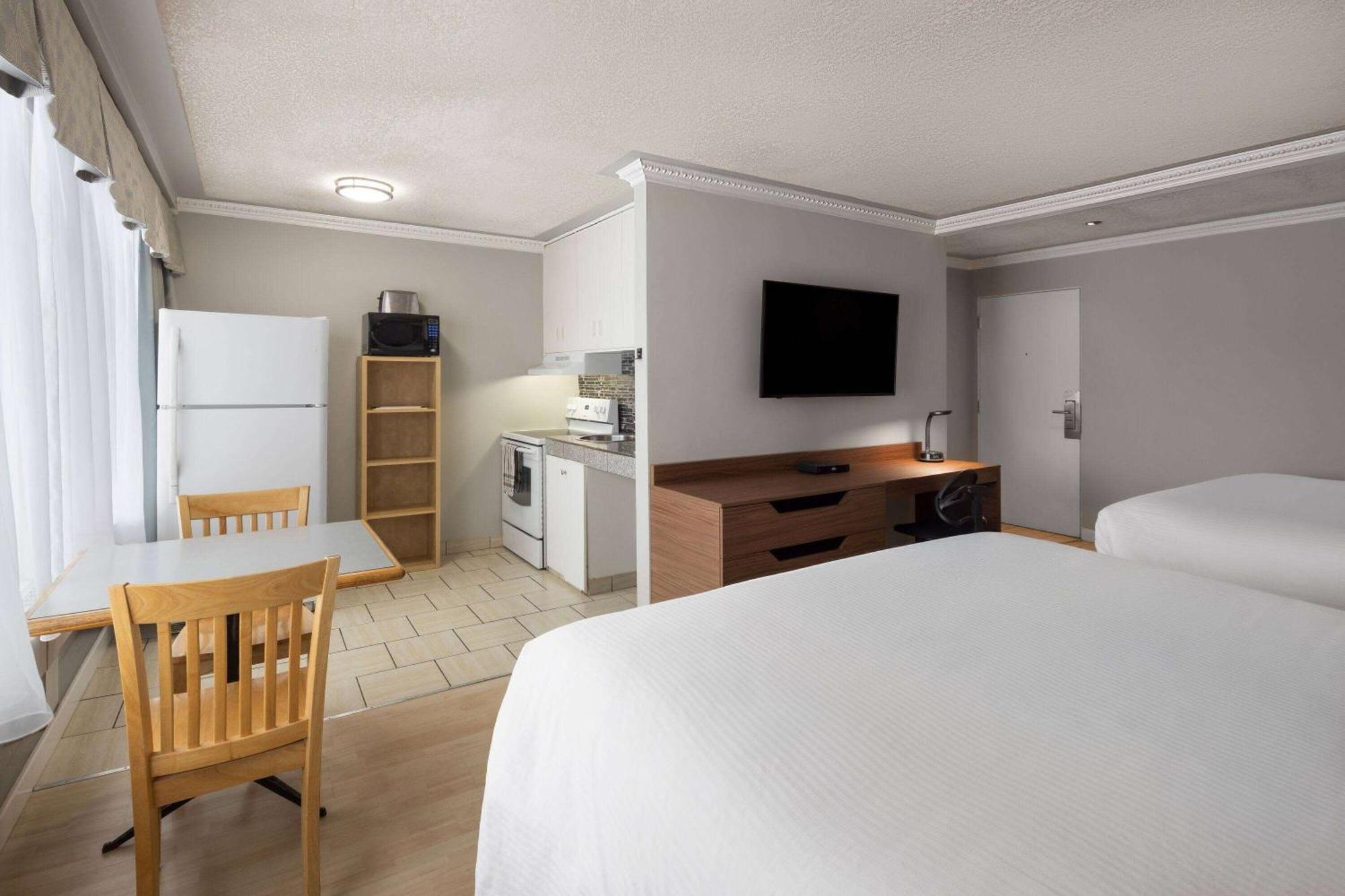 Baymont By Wyndham Edson Hotel Exterior foto