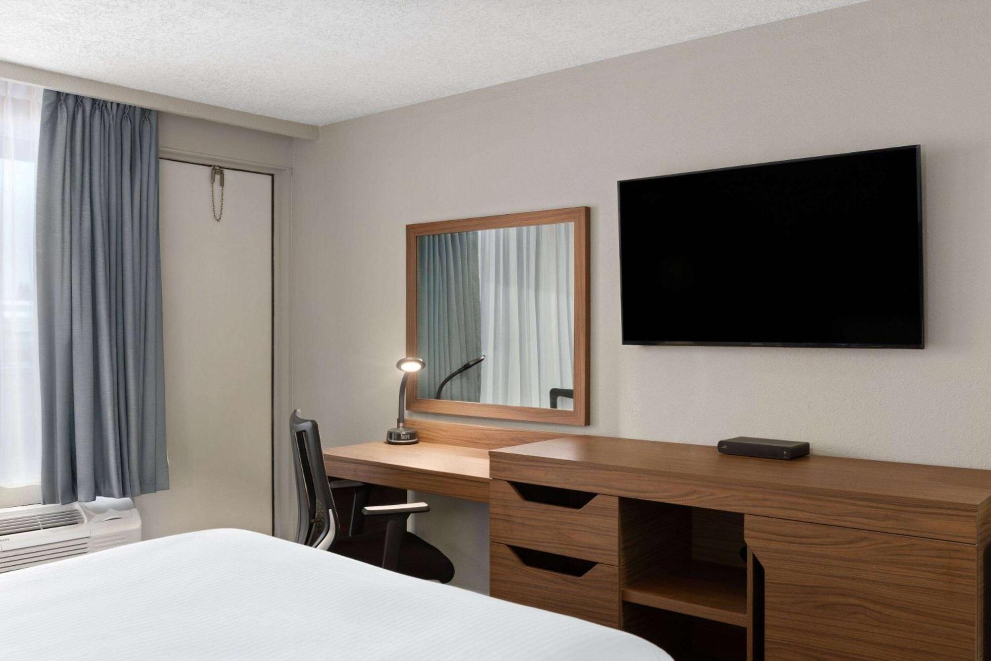Baymont By Wyndham Edson Hotel Exterior foto