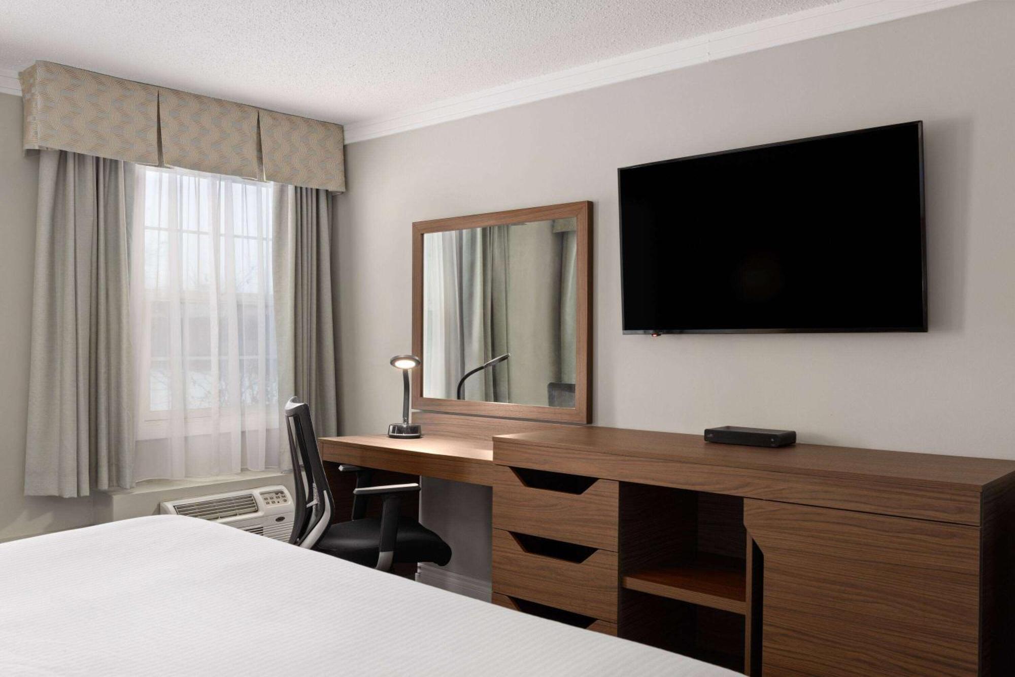 Baymont By Wyndham Edson Hotel Exterior foto